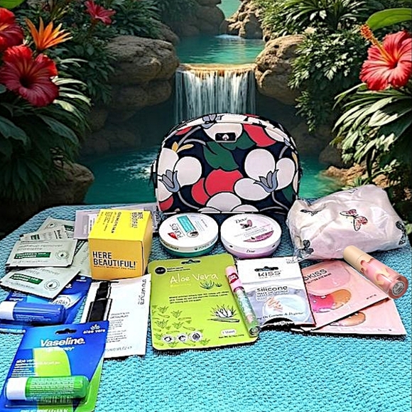 Kate Spade Bag with Beauty Bundle - Picture 1 of 6